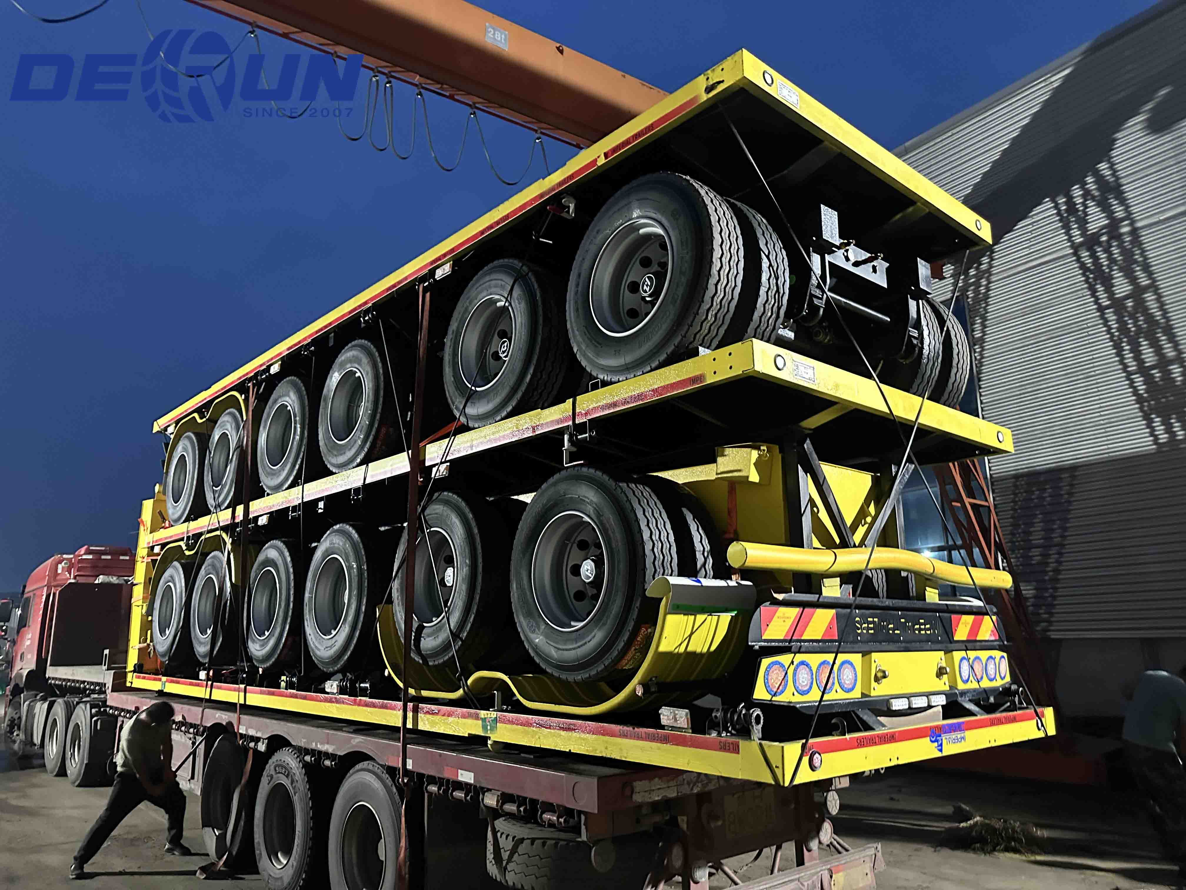 3つのフラットベッドセミトレーラーがモザンビークに出荷されます
