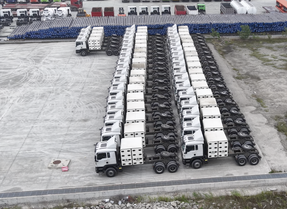 一貫配送サービスでさらなる評価を獲得！ 40台のSinotruk TX 6x4 CNGトラクタートラックがナイジェリアに出荷されました。